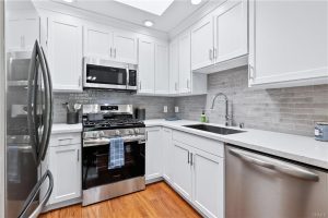 16700 Yukon Ave # 202, Torrance 90504 