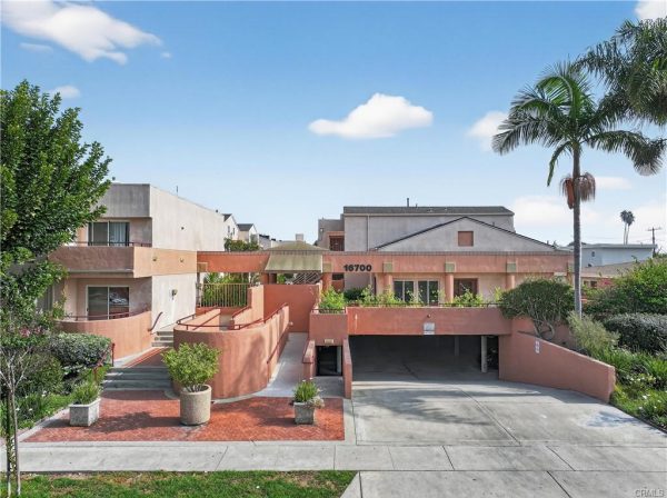 16700 Yukon Ave # 202, Torrance 90504 